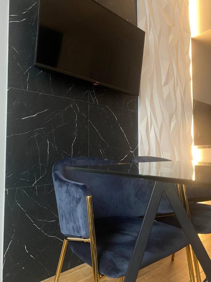 Central Family Boutique Apartments 2 Lviv Luaran gambar