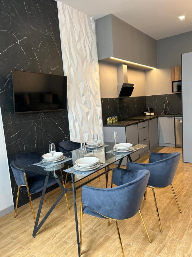 Central Family Boutique Apartments 2 Lviv Luaran gambar