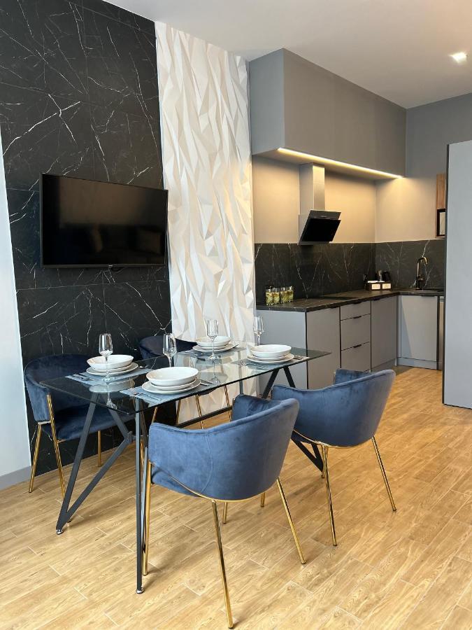 Central Family Boutique Apartments 2 Lviv Luaran gambar