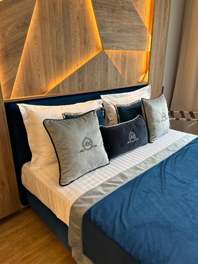 Central Family Boutique Apartments 2 Lviv Luaran gambar